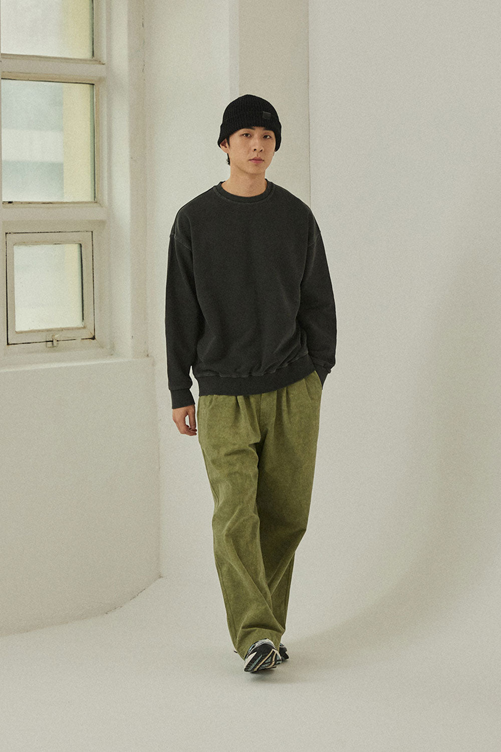 Pigment Sweatshirt (Dark Grey)