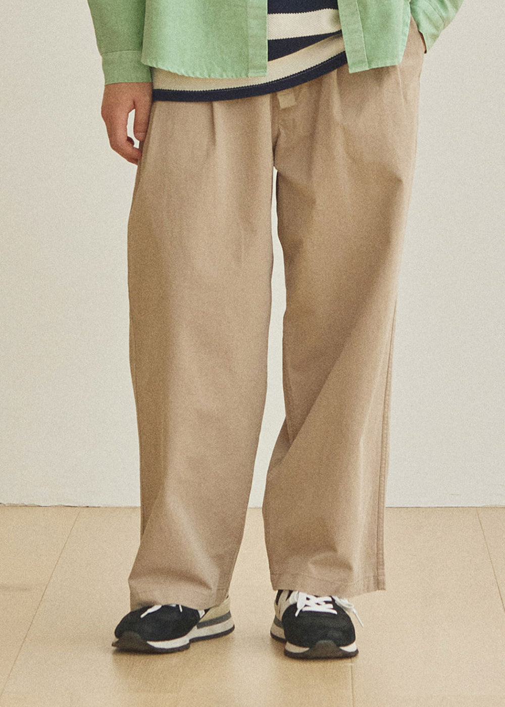 Two-Tuck-Wide-Pants-_Beige_-2_f7db7c03-7bb6-429d-a04d-8f1d03ce0fee.jpg