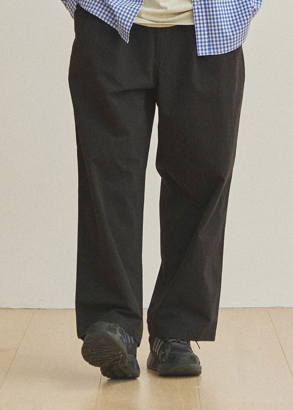 Two-Tuck-Wide-Pants-_Black_-3.jpg